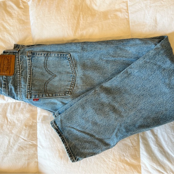 Levi Wedgie Straight Distressed Jean - Picture 2 of 5